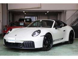 新車時エクステリアオプション　ペイントトゥサンプル(PTS) 　エクステリアPKG（ハイグロスブラック） 　ドアリリースレバー（ハイグロスブラック）　サイドPORSCHEロゴデカール　プライバシーガラス