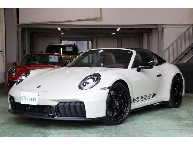 新車時エクステリアオプション　ペイントトゥサンプル(PTS) 　エクステリアPKG（ハイグロスブラック） 　ドアリリースレバー（ハイグロスブラック）　サイドPORSCHEロゴデカール　プライバシーガラス