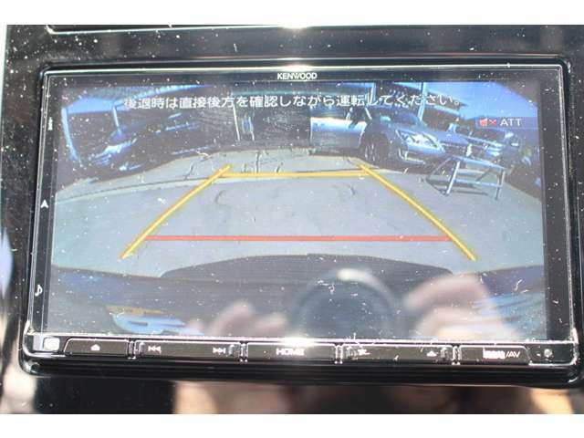 バックするとき自動でリアの様子が映る「バックモニター」付き！ナビ画面で確認しながら駐車できるのは安心ですね♪