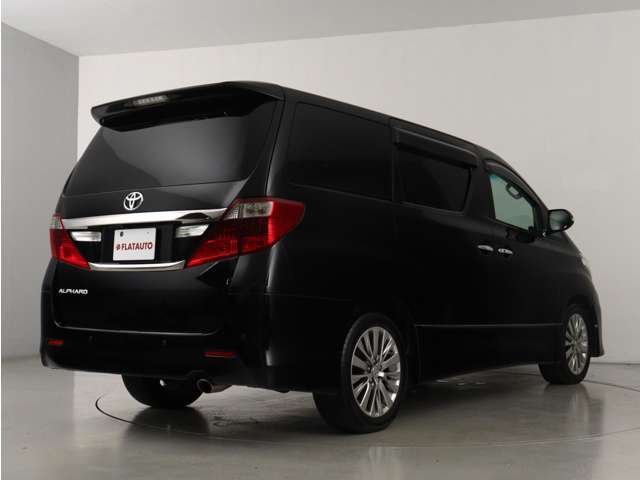 当店では、厳選された車両のみ展示しております。アルファード・ヴェルファイアに特化した専門店ならではの豊富な在庫の中から、お気に入りの一台をお探しください！