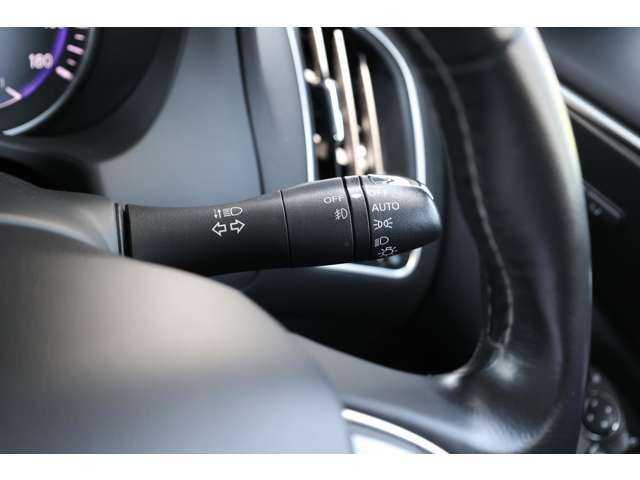 中古車だからボディーコーティングがおすすめ！下地処理が重要なコーティングはもちろんプロの施工でピカピカに仕上げます。濃色車は親水性、淡色車は撥水性のものがオススメ！