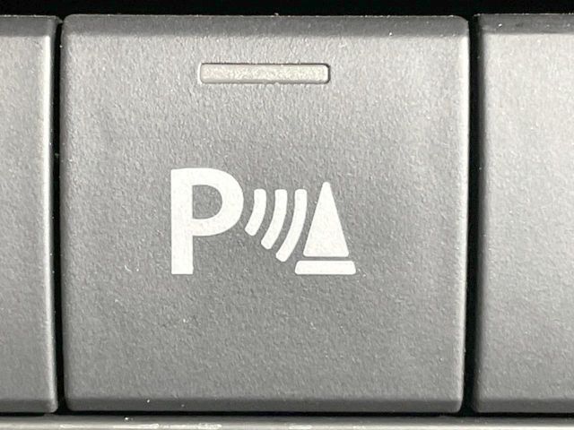 【クリアランスソナー】バンパーに付いたセンサーが障害物を検知！一定の距離に近づくとアラートで教えてくれます♪狭い駐車スペースや車庫入れ時も安心ですね☆