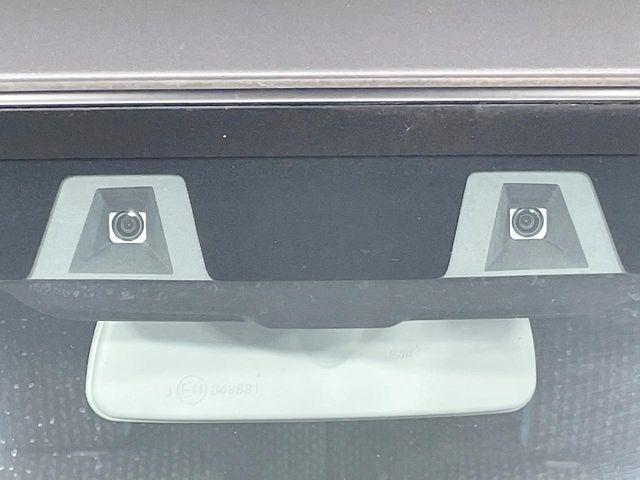 スズキ　セーフティサポート】走行中に前方の車両等を認識し、衝突しそうな時は警報とブレーキで衝突回避と被害軽減をアシスト。より安全にドライブをお楽しみいただけます。