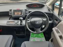 オシャレなインパネ周り♪運転中も大満足☆ダッシュボードも大きな傷やシミもなく綺麗ですね！内装のキレイなお車は気持ちがいいですし、コンディションのいい車が多いんです。