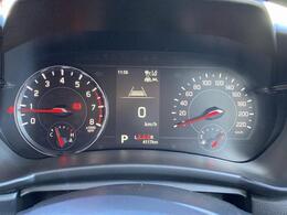 ［マルチインフォメーションディスプレイ］メーター内のディスプレイで燃費など様々な車両情報が表示されます。