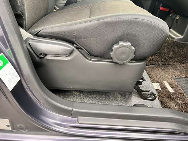 お客様の暮らしに必須なお車を提案し、その後のカーライフを支える。私達はお客様のお役に立ちたい、強い思いで日々仕事をさせて頂いています。おかげさまで12店舗となりました。これからも努力を続けていきます。