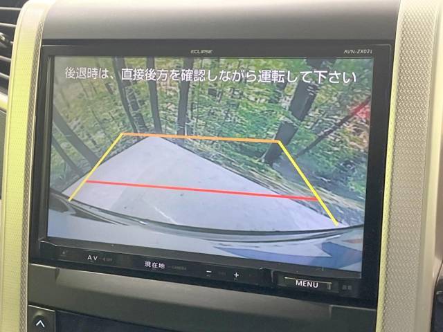 【バックカメラ】駐車時に後方がリアルタイム映像で確認できます。大型商業施設や立体駐車場での駐車時や、夜間のバック時に大活躍！運転スキルに関わらず、今や必須となった装備のひとつです！