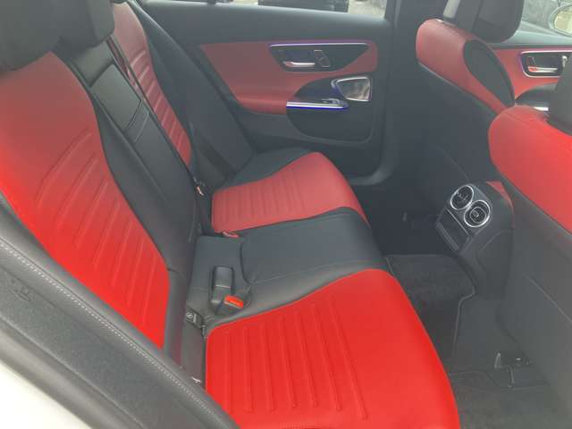 自動車保険に関しても、メルセデス・ベンツ専用のプログラムをご用意しております。飛び石や落下物などでのフロントガラスの修理が必要となった場合、最大で9分の補償を致します。