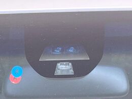 【シティブレーキアクティブシステム】低速走行中に前方の車両等を認識し、衝突しそうな時は警報とブレーキで衝突回避と被害軽減をアシスト。より安全にドライブをお楽しみいただけます。