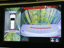 【パノラミックビューモニター】専用のカメラにより、上から見下ろしたような視点で360度クルマの周囲を確認することができます☆死角部分も確認しやすく、狭い場所での切り返しや駐車もスムーズに行えます。