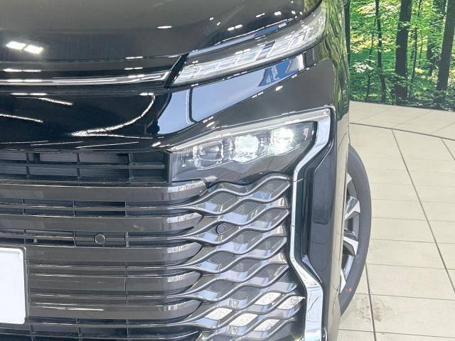 【LEDヘッドライト】悪天候や夜間走行時も良好な視界を確保し安心して運転できる高輝度LEDヘッドライトを装備！点灯速度が早く、消費電力も抑えられています。