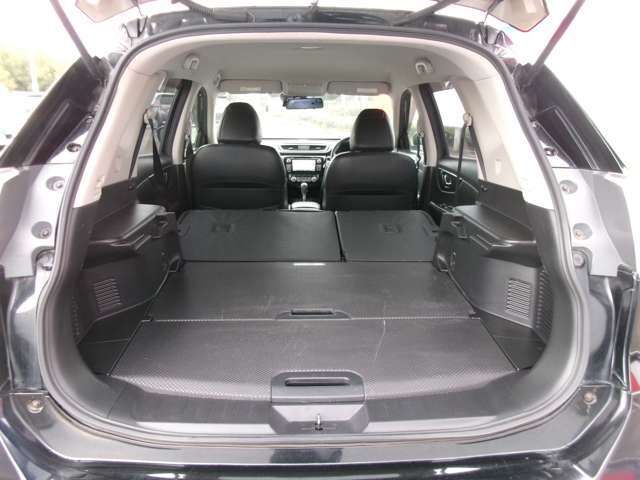 荷室広々。後席を倒して大きい荷物や長い荷物の積み込み可能に。