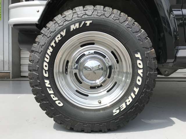 225/75R16TOYOOPENCOUNTRY　MTタイヤにDEANクロスカントリーのホイール装着でレトロ感を演出