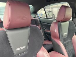 【RECARO製バケットシート】人間工学に基づいた面圧分布によって腰への負担や長時間運転時の疲労発生を軽減☆一目でレカロとわかるスポーティなルックスが特徴です。
