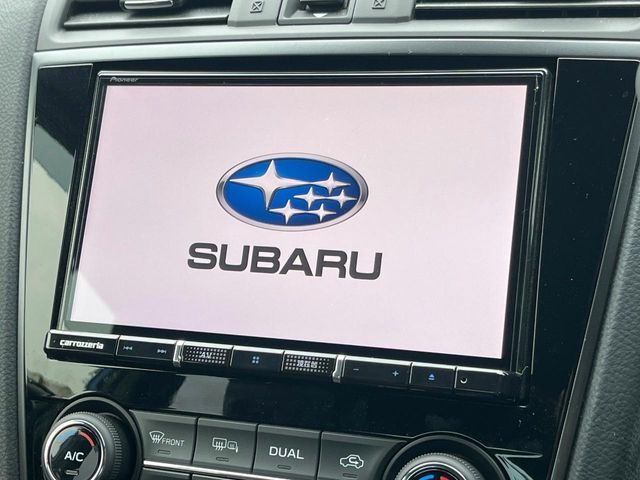 【純正ナビ】人気の純正ナビを装備しております。ナビの使いやすさはもちろん、オーディオ機能も充実！キャンプや旅行はもちろん、通勤や買い物など普段のドライブも楽しくなるはず♪