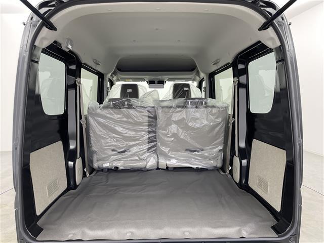 【トランク】積み込みやすくて、たっぷり積める荷室です。シートアレンジできるものは、乗車人数と荷物の量や大きさによってシートを動かすことができるので、より快適なドライブが可能です！