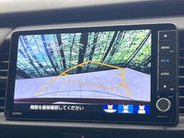 【バックカメラ】駐車時に後方がリアルタイム映像で確認できます。大型商業施設や立体駐車場での駐車時や、夜間のバック時に大活躍！運転スキルに関わらず、今や必須となった装備のひとつです！