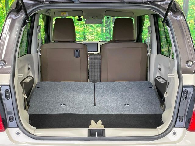 普段のお買い物や通勤、送迎等に十分な荷室スペースを確保しております。セカンドシートを倒すと、大きな荷物の積載も可能です♪
