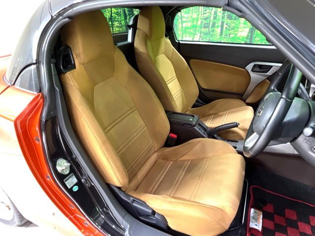 運転席シート廻りは使用感も少なく、良好な状態となっています。丁寧に使われていたことがよくわかりますね。