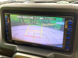【バックカメラ】駐車時に後方がリアルタイム映像で確認できます。大型商業施設や立体駐車場での駐車時や、夜間のバック時に大活躍！運転スキルに関わらず、今や必須となった装備のひとつです！