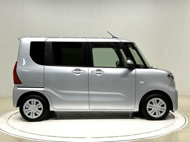ドアは約90度に開くので荷物も積み込みやすく、乗り降りもしやすい♪　ロングドライブも快適に過ごせる工夫がいっぱいです♪♪