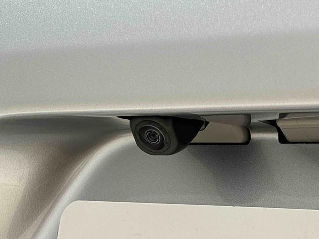 ナビゲーション等を装着した場合にバックするとき後方の安全確認ができるバックカメラが付いてます