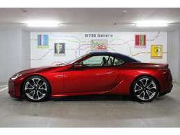 ボディカラーはラディアントレッドコントラストレイヤー