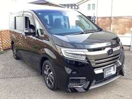 自社整備工場で点検整備をおこなってからお渡ししています。車検が残っている場合は『12ヶ月点検整備』を、車検整備付きの場合は『車検整備』をおこないます。整備費用は車両本体価格に含まれています。