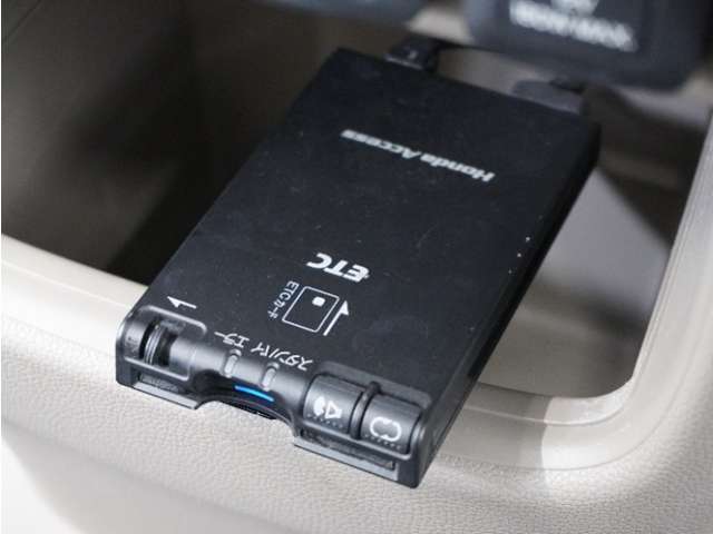 今や必需品の◆ETC車載器　装備車◆　有料道路を利用する際にスムースに通過でき、わずらわしい料金支払いから開放されます！