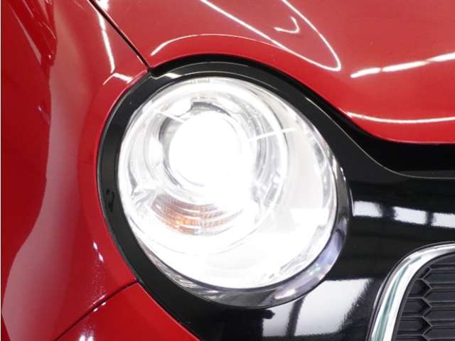 ◆ディスチャージヘッドライト◆　ハロゲンライトより光量が多く、明るくて視認性がいいので、夜間走行時も安全に運転できます！