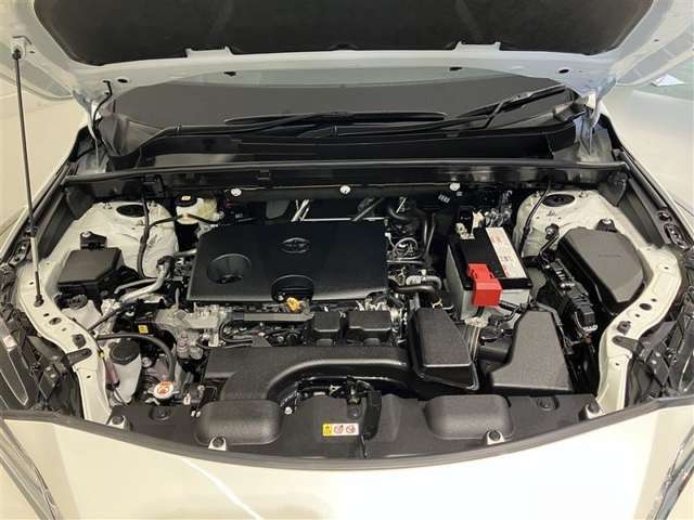 エンジンルーム普段は見えないエンジンルームですが、お手入れが大切な場所ですね。トヨタカローラ名古屋のU-Carはエンジンルームも仕上げております