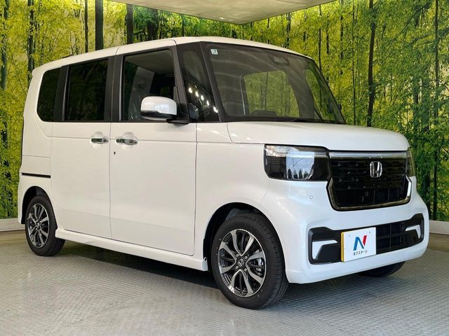 大好評のボディコーティング「弾スプラッシュコート」もご納車までに施工可能。通常のガラスコートと異なる、耐久年数6年の無機質ガラスコーティングが、ボディをキレイな状態に保ってくれます。