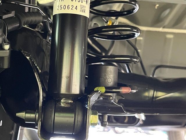 お車を安心してお乗りいただく為には、足回りの定期点検が欠かせません。サービスサポート（有償保証）では無料点検もご提供しており、安心のカーライフをお過ごしいただけるサポート体制が整っています。