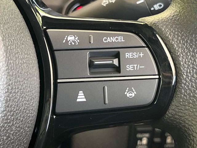 【アダプティブクルーズコントロール】高速道路での長距離走行が楽に！！自動で速度を保つクルーズコントロールが、衝突軽減システムと連携し、前方の車両を感知して車間を保つように速度調節してくれます！！