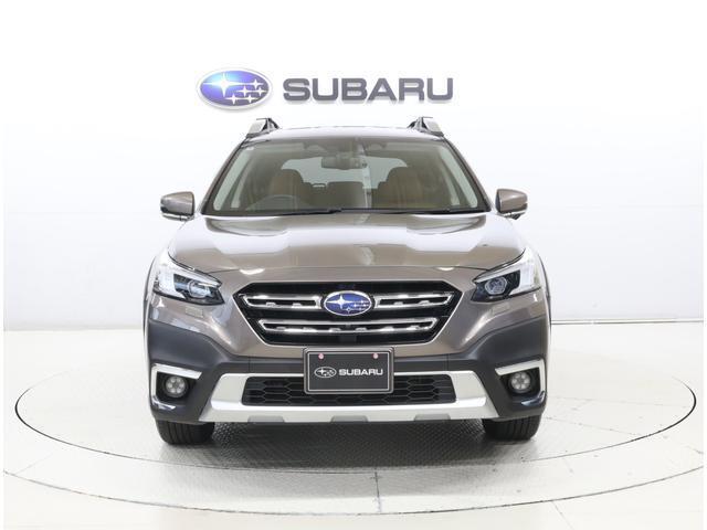 ■危険を察知するための情報は、ミラーのステーやピラーとのわずかなすき間からでも得られます。SUBARUは安全性能に徹底的にまでこだわった視界設計を行っています。