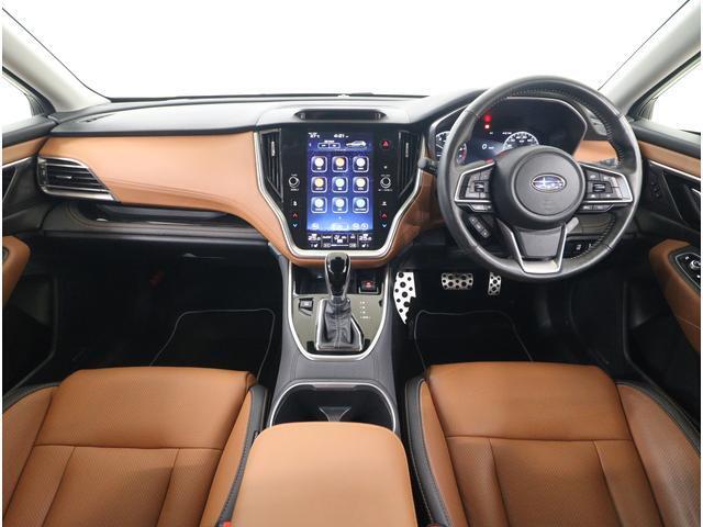 ■視界良好で運転しやすいコックピットです。シンプルで操作性の良いインパネ回りにデザインされ、SUBARUは安全性能に徹底的にまでこだわった視界設計を行っています。