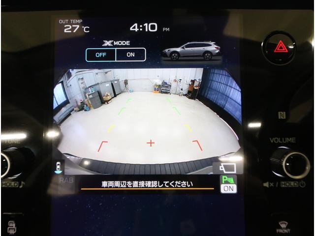 ■リヤビューカメラの映像です。ステアリング連動ガイドラインが、後退時の予想進路を表示し、運転のサポートを致します。