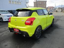 洗練されたデザインのリア