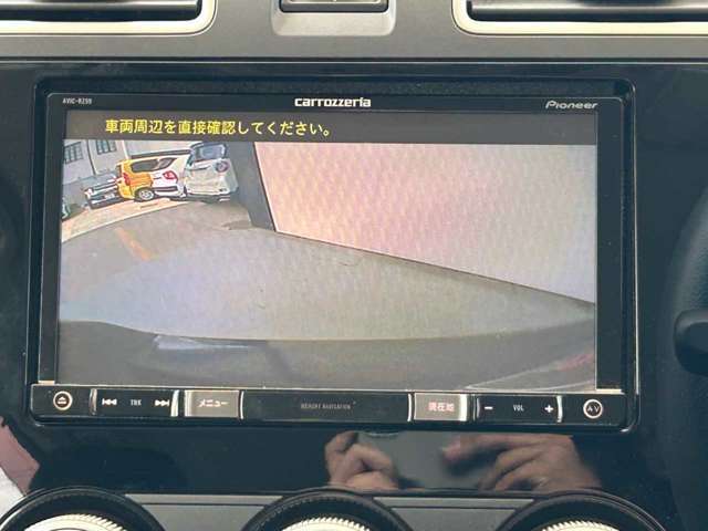 バックモニター装備で苦手な駐車も一発で！
