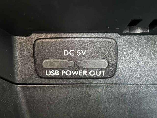 USBポートも二つありますので、充電にも困りません！