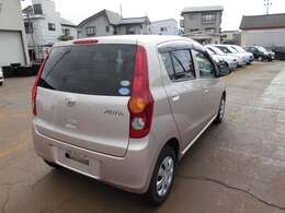 プライバシーガラス装着。