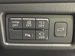 【i-ACTIVESENSE】走行中に前方の車両等を認識し、衝突しそうな時は警報とブレーキで衝突回避と被害軽減をアシスト。より安全にドライブをお楽しみいただけます。