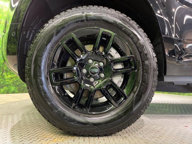 純正19インチアルミ　『こだわりを持ってモデル別にデザインされています。しつこい鉄粉や錆に高い効果を発揮する「ホイールコーティング」の施工も受付中！お気軽に担当営業までご相談ください。』