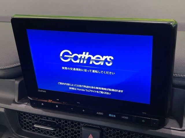 【純正ナビ】人気の純正ナビを装備しております。ナビの使いやすさはもちろん、オーディオ機能も充実！キャンプや旅行はもちろん、通勤や買い物など普段のドライブも楽しくなるはず♪