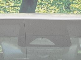 【トヨタセーフティセンス】走行中に前方の車両等を認識し、衝突しそうな時は警報とブレーキで衝突回避と被害軽減をアシスト。より安全にドライブをお楽しみいただけます。