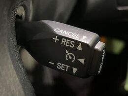【クルーズコントロール】高速道路もラクラク走行。アクセルを離しても一定速度で走行ができ、長距離運転時の負担を軽減！加速・減速も簡単なスイッチ操作で調整できます。