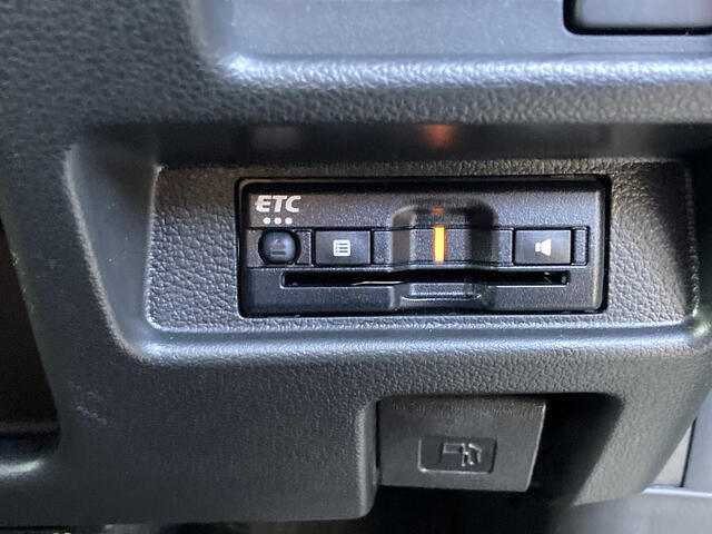 ●仕入れ段階で徹底したチェックを行い、厳しい審査にパスした車だけを展示・販売しています。弊社ではこれをプロチェックと呼び、数十の独自チェック項目に基づき、車の状態を調べ上げています。