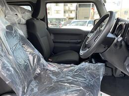 【運転席】座り心地が良いシートなので長時間の運転でも快適にお過ごしいただけます。新品のフロアマットのご注文も可能です。掲載箇所以外にご希望の写真がございましたらお気軽にお問い合わせ下さい。