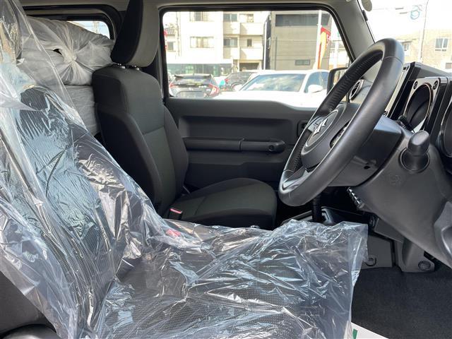【運転席】座り心地が良いシートなので長時間の運転でも快適にお過ごしいただけます。新品のフロアマットのご注文も可能です。掲載箇所以外にご希望の写真がございましたらお気軽にお問い合わせ下さい。