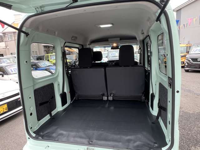 4人乗車でも十分な荷室空間♪